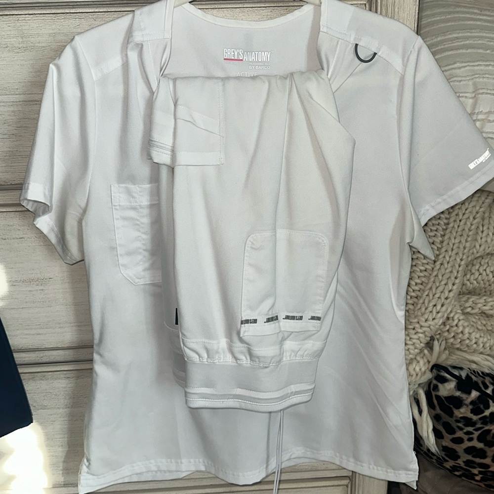 Grey's Anatomy White Medical Scrub Top and Jogger Set - Picture 1 of 3